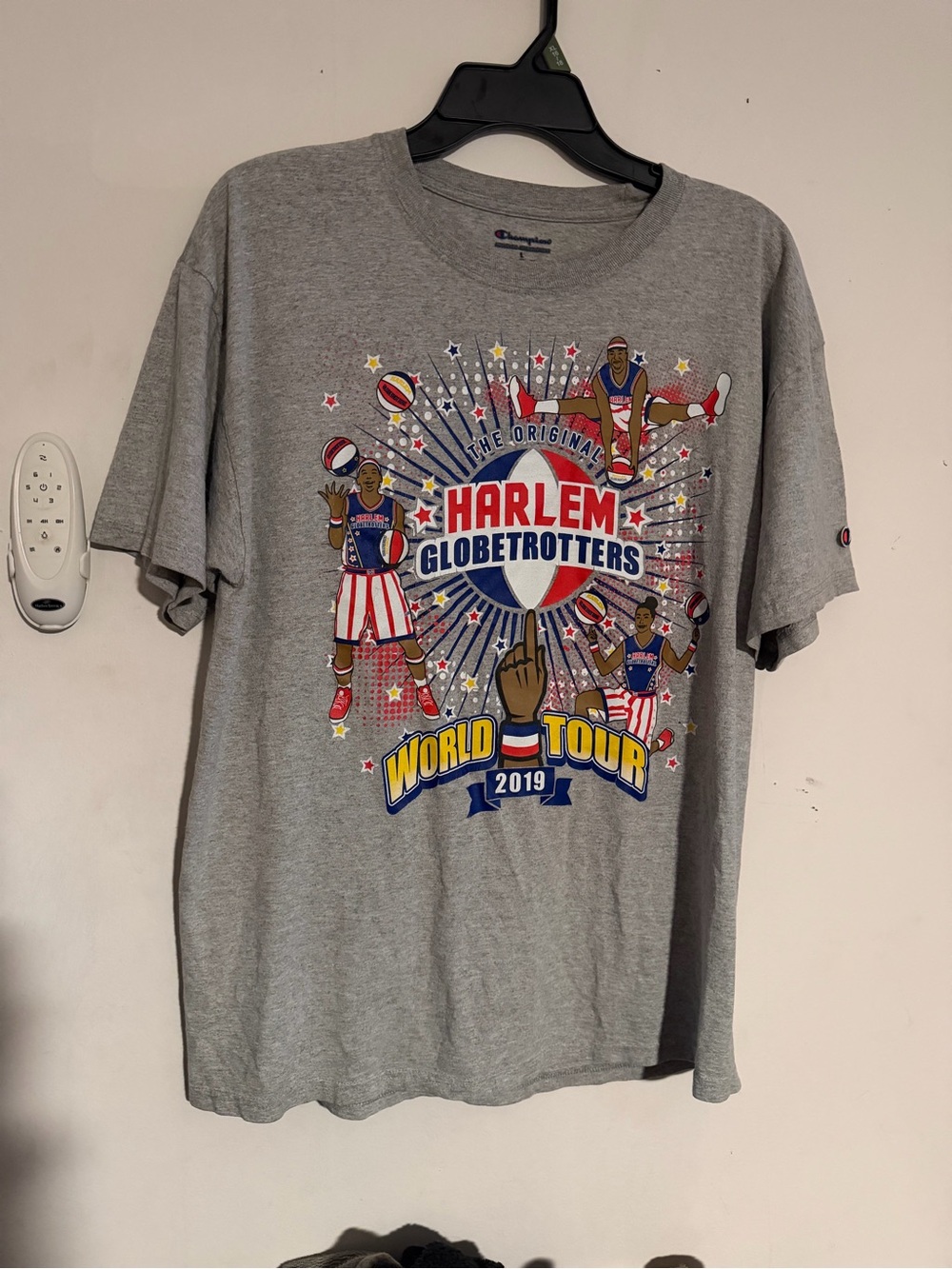 Vintage Vibe! Champion Harlem Globetrotters 2019 World Tour Graphic Tee Size L